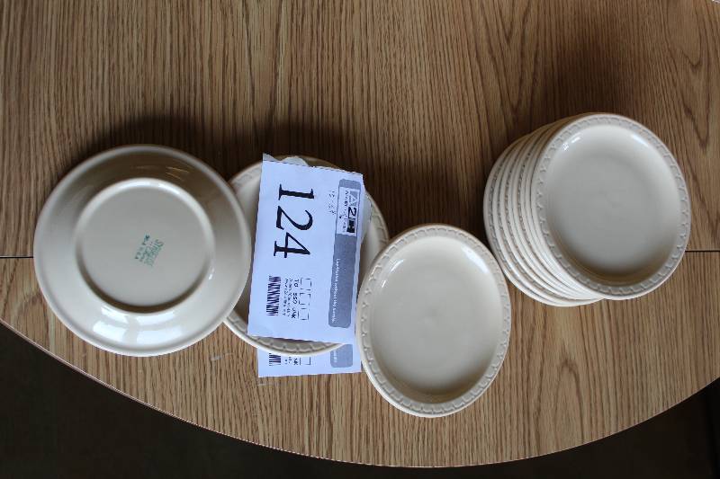 lot 124 image: Lot of (10) Syracuse China 6.5in. Plates
