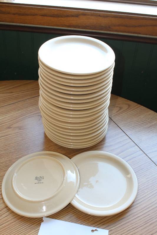 lot 130 image: Lot of (25) Buffalo China Caf 7in. Plates