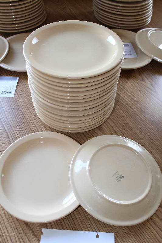 lot 126 image: Lot of (18) Buffalo China Caf 8.5in. Plates
