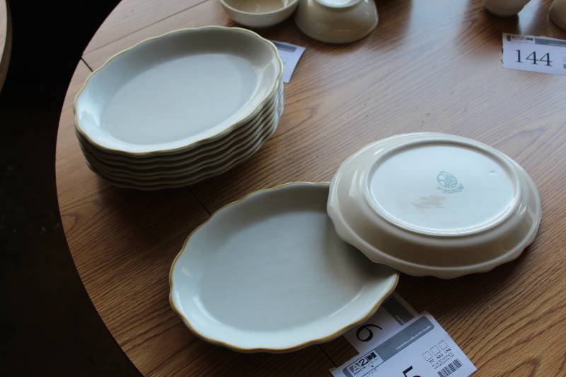 lot 135 image: Lot of (9) Syracuse China 12x9in. Serving Plates