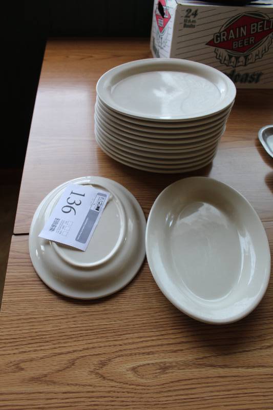 lot 136 image: Lot of (13) Homer Laughlin 12x9in. Serving Plates