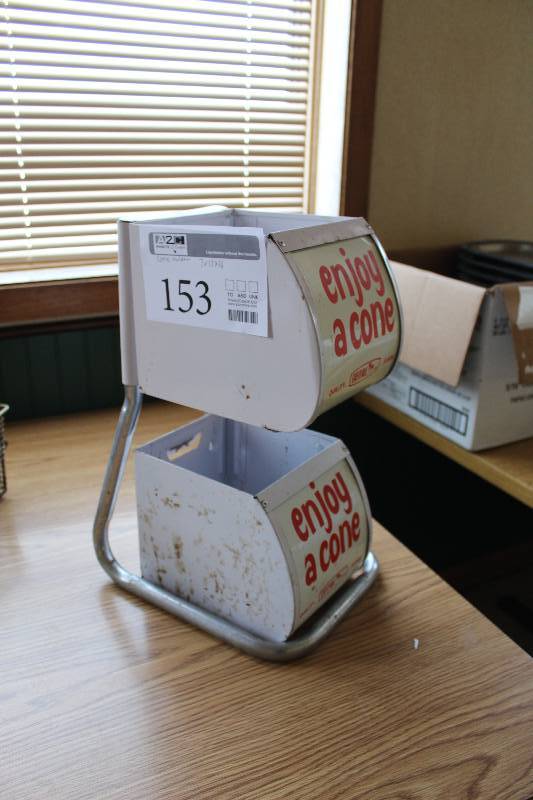 lot 153 image: Enjoy-a-Cone 2-Tier Serving Stand