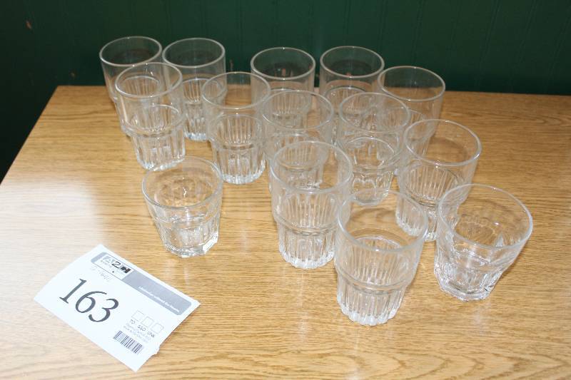 lot 163 image: Lot of (12) Glasses
