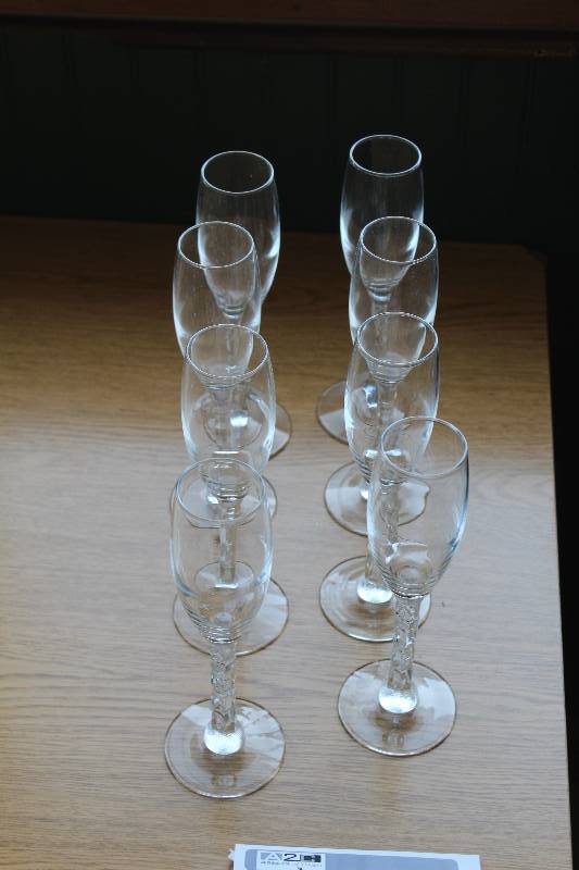 lot 184 image: Lot of (8) Wine Glasses