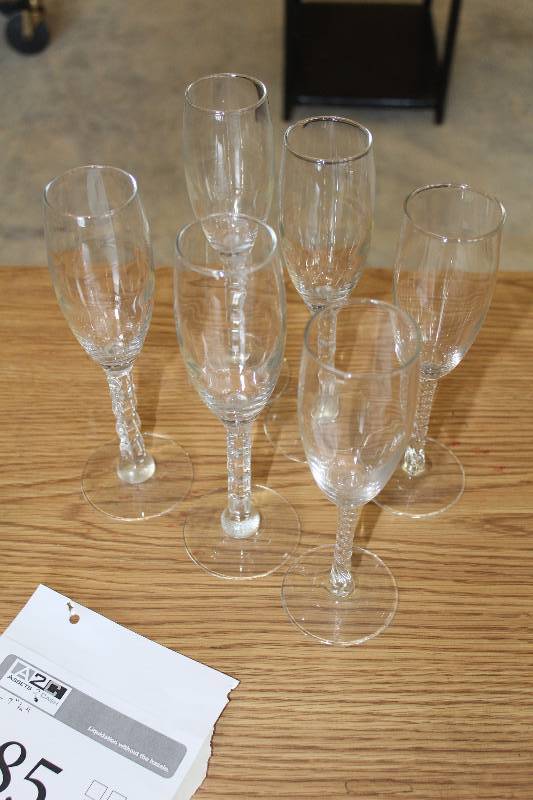 lot 185 image: Lot of (6) Wine Glasses