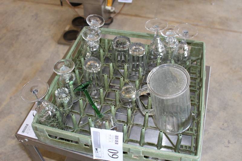 lot 60 image: Commercial Glass Rack w Glassware
