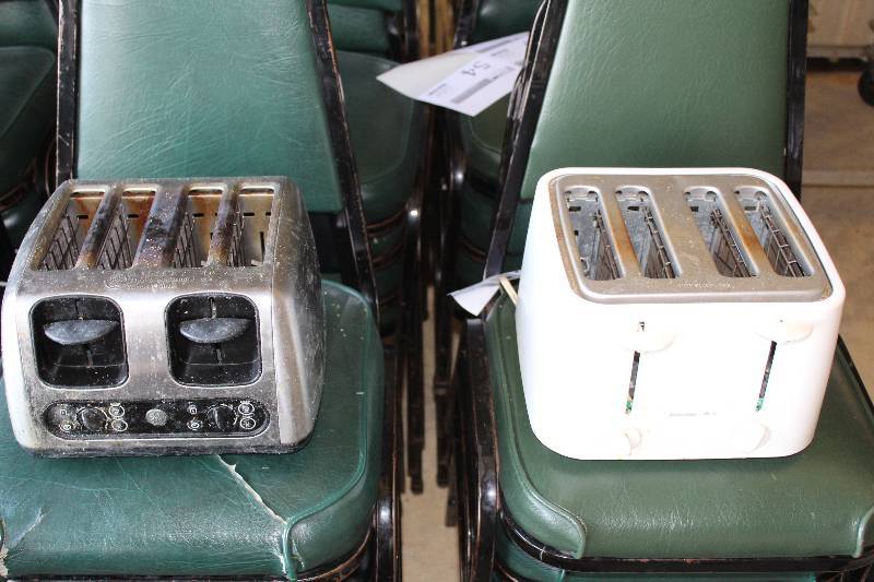 lot 200 image: Lot of (2) 4-Slice Toasters