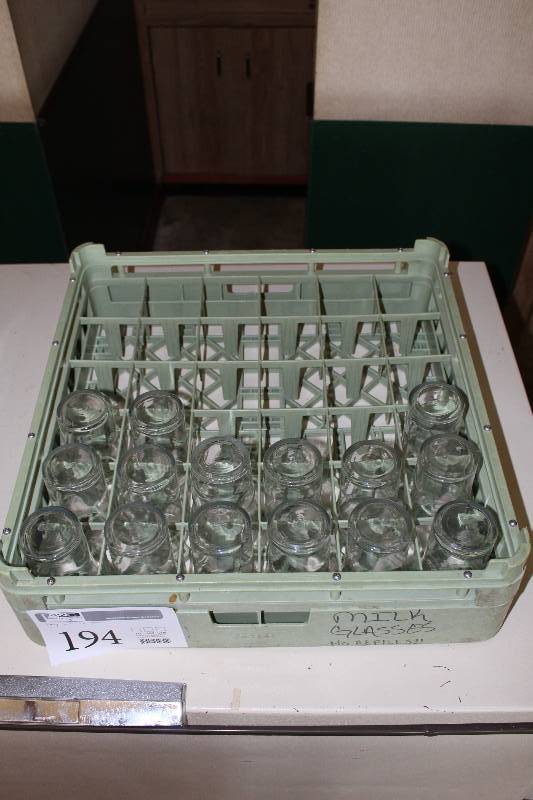 lot 194 image: Lot of (12) Glasses w Wash Tray
