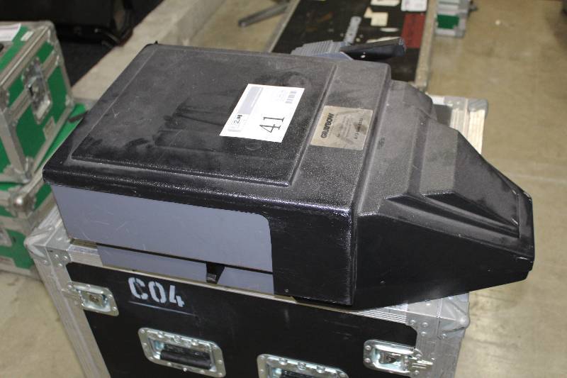 lot 41 image: 3M 9200 Projector w Case