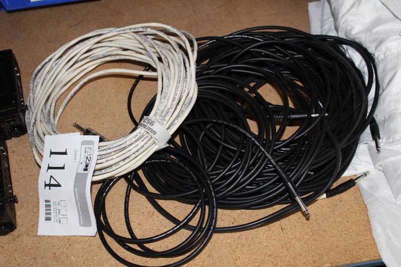 lot 114 image: AV Cables