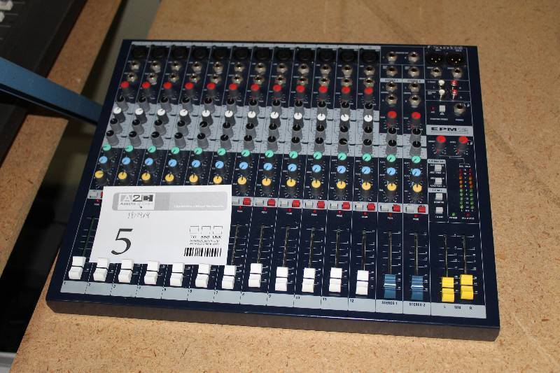 lot 5 image: Soundcraft EPM12 Mixer