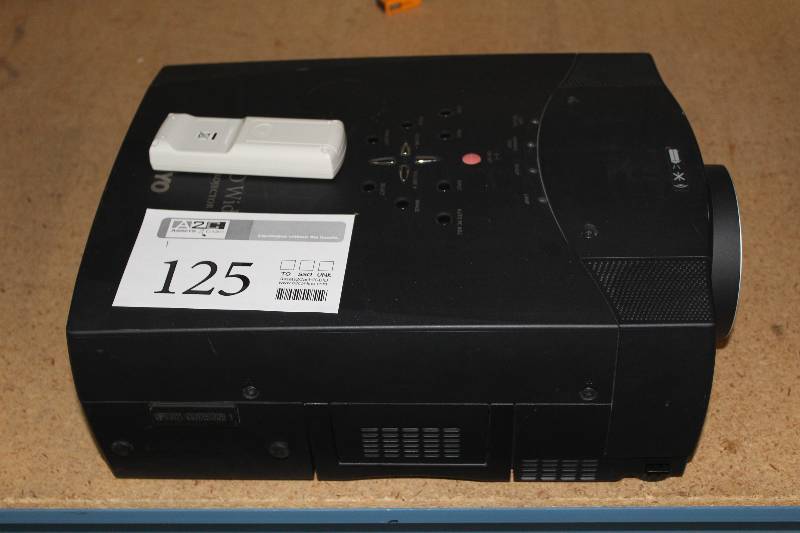 lot 125 image: Sanyo HD Pro Wide Multiverse Projector w Remote Control