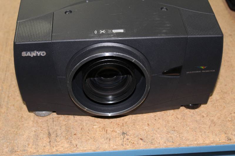 lot 126 image: Sanyo HD Pro Wide Multiverse Projector w Remote Control