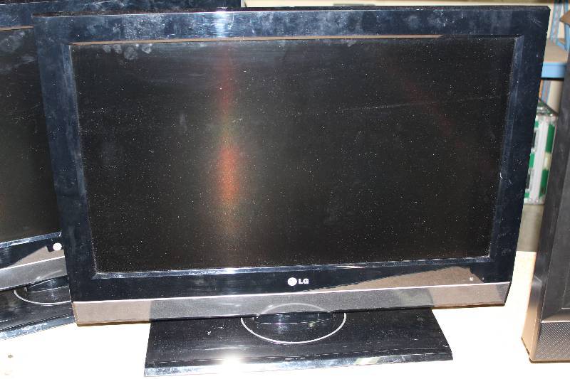 lot 30 image: LG 32LC7DC 32in. TV