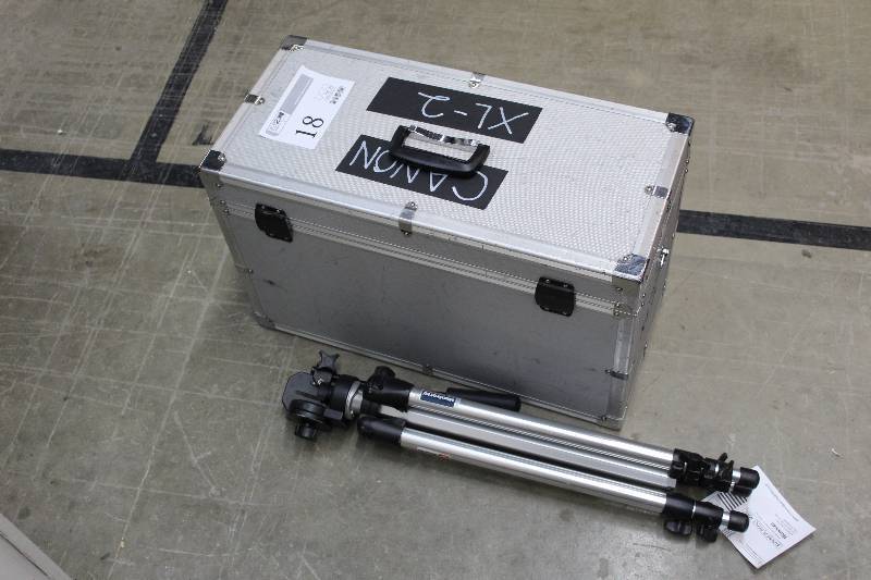 lot 18 image: Canon XL2 3 CCD MiniDV Digital Video Camcorder w Tripod, Hard Case