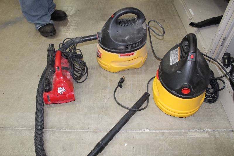 lot 152 image: Lot of (3) WetDry Vacuums - 2) Stinger 2-Gallon,  1) Red Devil 12VDC Car
