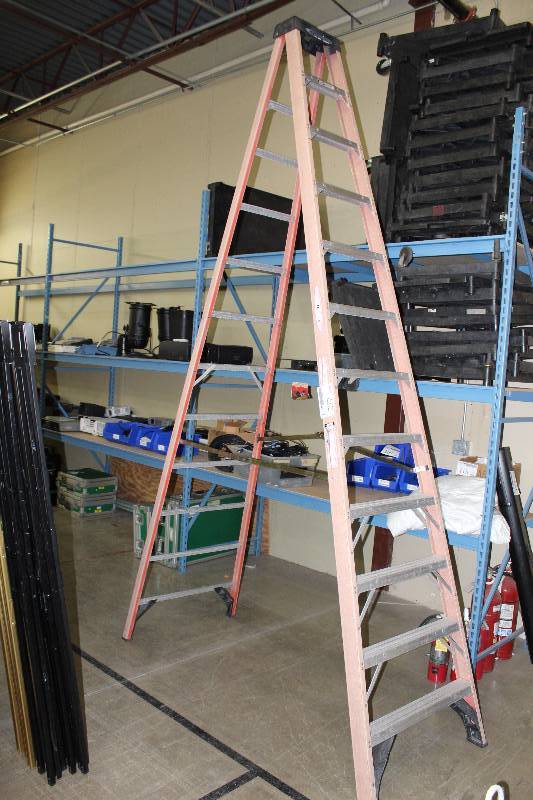 lot 277 image: 12ft. Wood Ladder