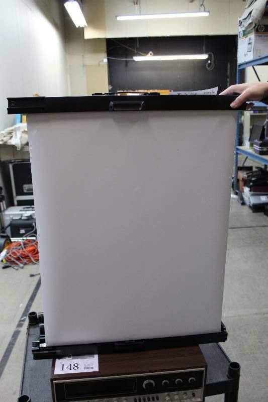 lot 175 image: Da-Lite Fold-up Projector Screen