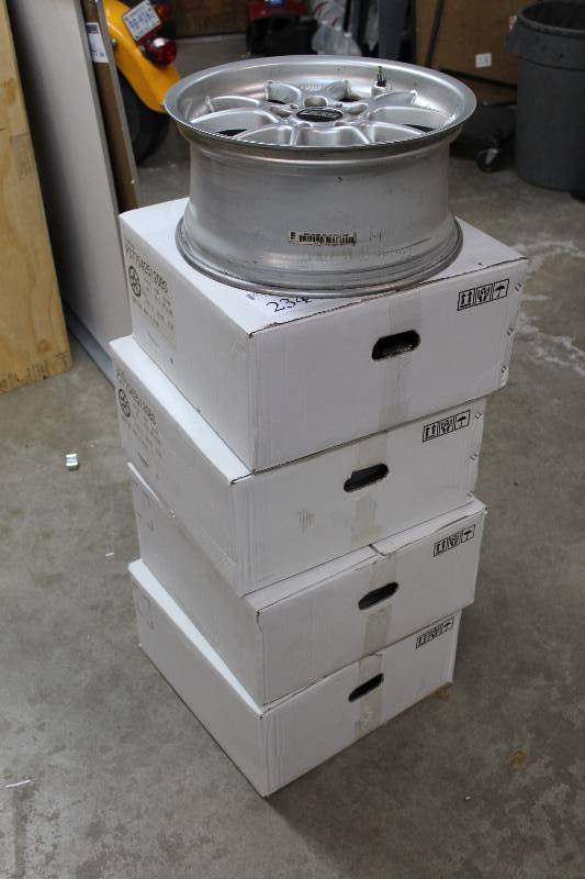lot 234 image: Lot of (4) BBS 5-Bolt Bright Silver 17x7.5 Wheels