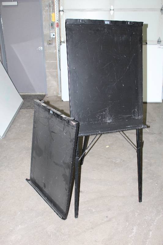 lot 263 image: Lot of (2) Draper DR450 Easels