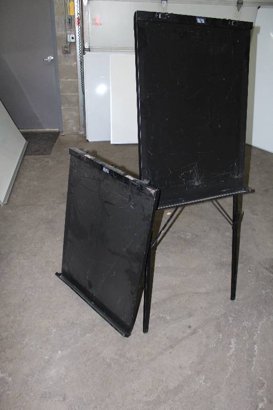lot 264 image: Lot of (2) Draper DR450 Easels