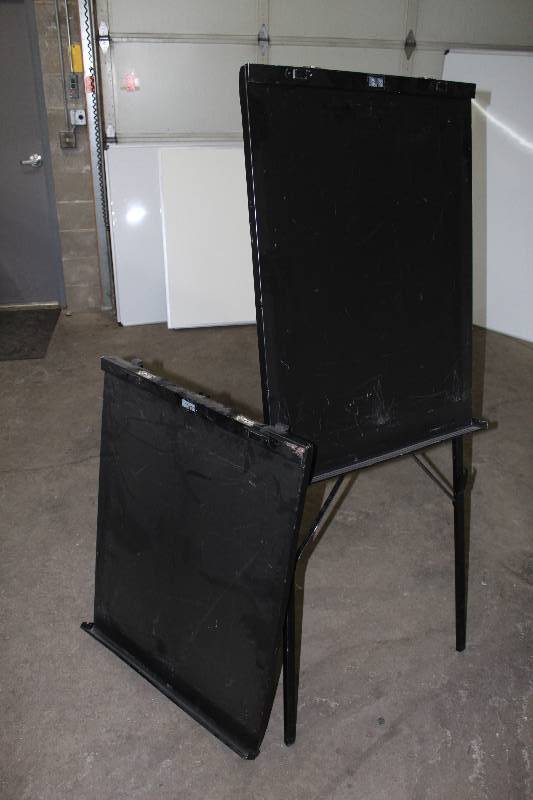 lot 265 image: Lot of (2) Draper DR450 Easels