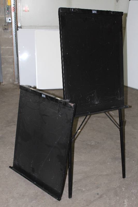 lot 266 image: Lot of (2) Draper DR450 Easels