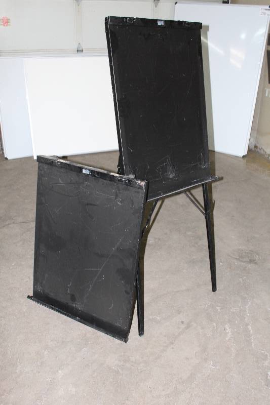 lot 253 image: Lot of (2) Draper DR450 Easels
