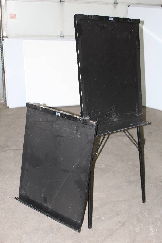 lot 254 image: Lot of (2) Draper DR450 Easels