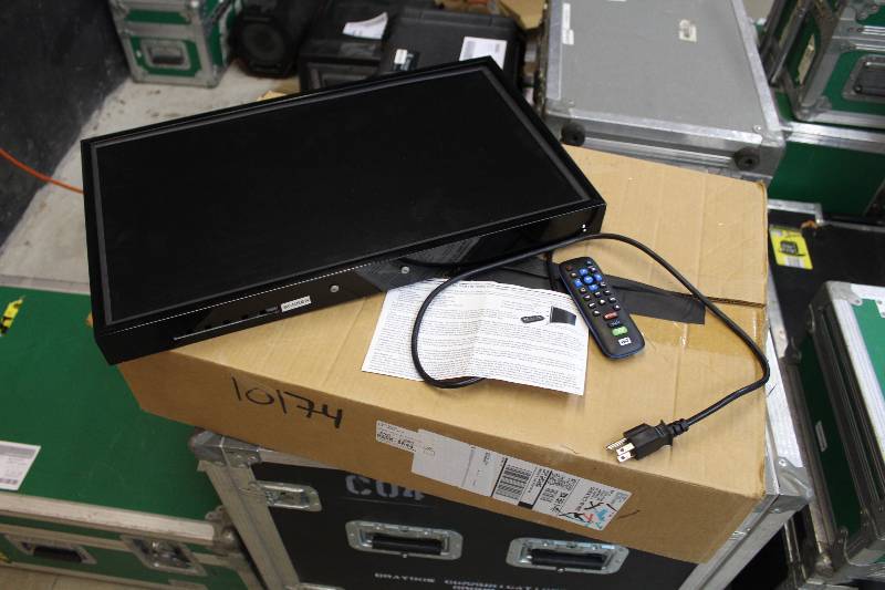 lot 685 image: Monitor w Remote Control
