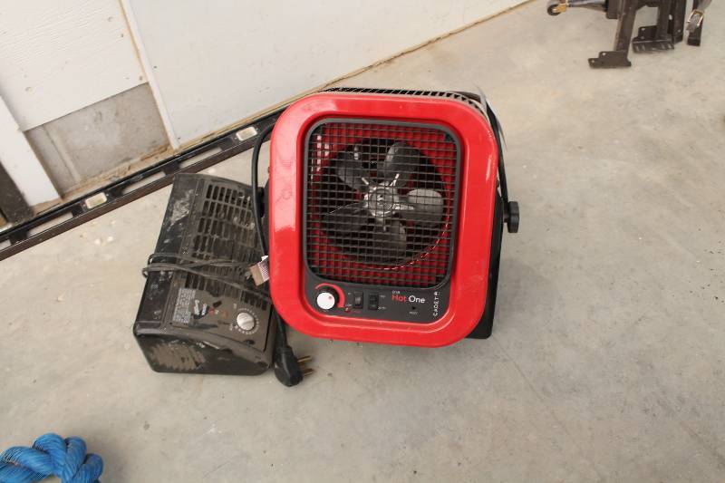 lot 775 image: Lot of (2) Space Heaters - Cadet The Hot One, Comfort Zone