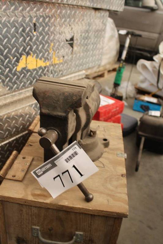 lot 771 image: Bench Vise