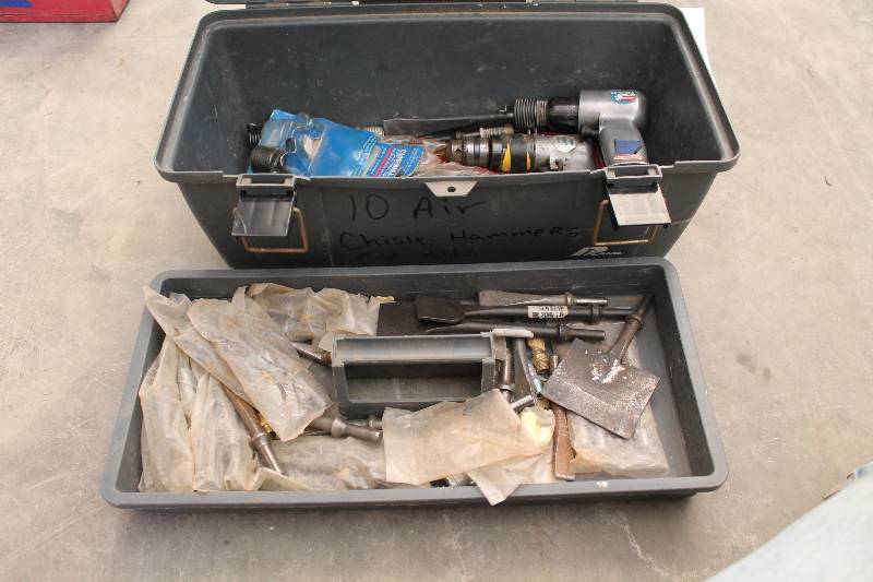lot 729 image: Lot of (2) Pneumatic Chisels w Chisels