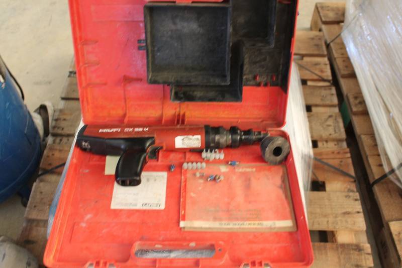 lot 736 image: Hilti DX 36M Fastener w Case