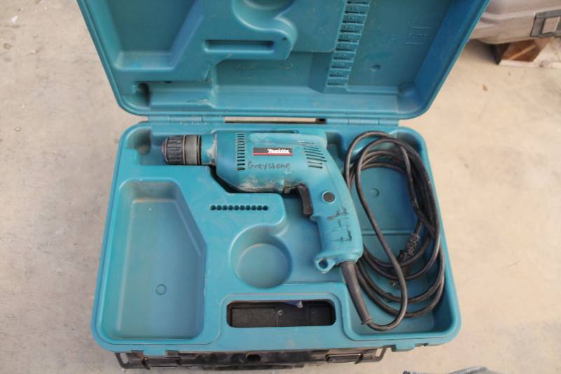 lot 721 image: Makita 38in. Drive Steel Drill w Case