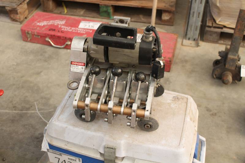 lot 742 image: DI Commercial Machine