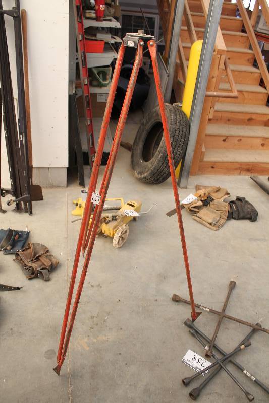 lot 763 image: David White Construction Surveyor Tripod