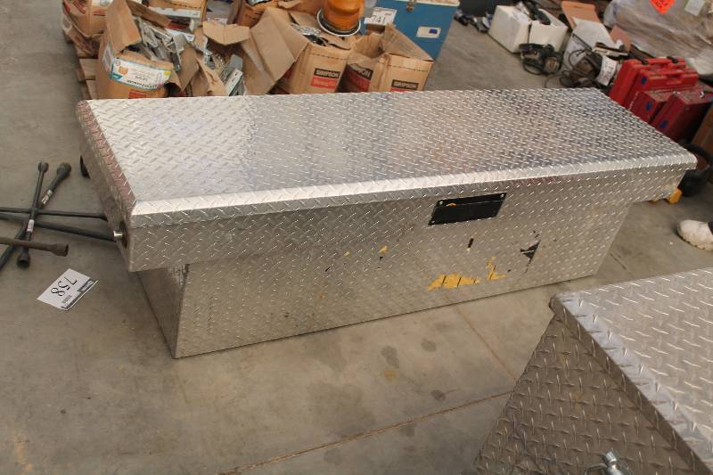 lot 800 image: Truck Bed Tool Box