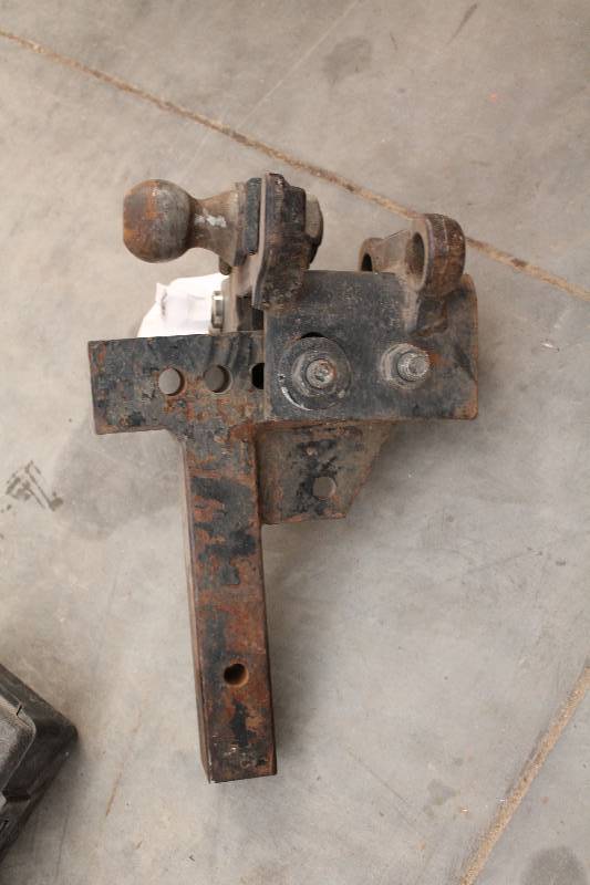 lot 748 image: Commercial Hitch Assembly