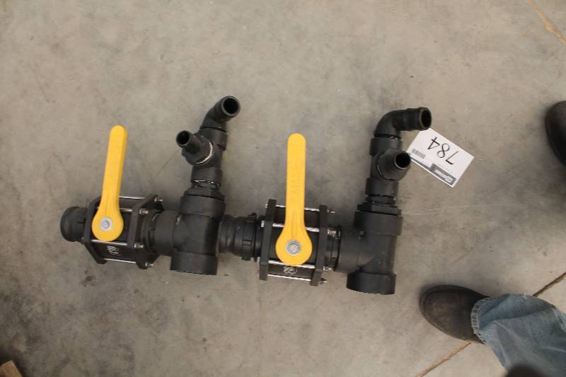 lot 784 image: Lot of (2) Large Valves - Banjo 100 psi