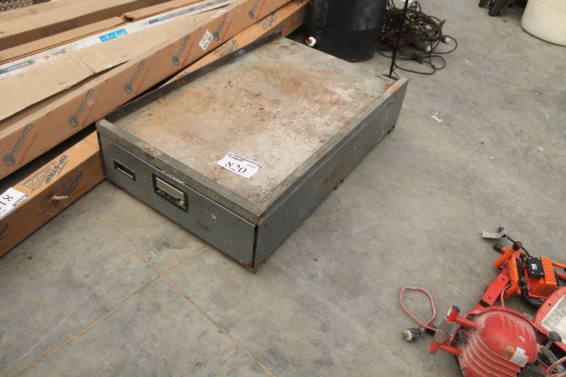 lot 820 image: Pack Rat