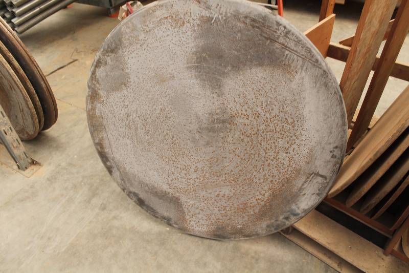 lot 825 image: 43.5in. Trowel Pans