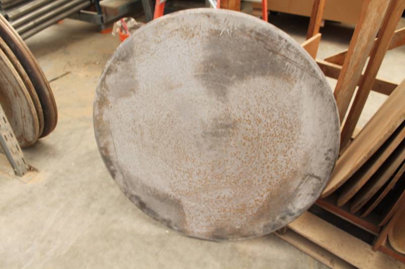 lot 828 image: 43.5in. Trowel Pans