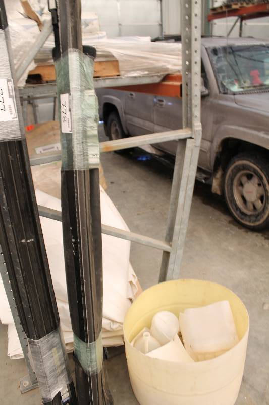 lot 778 image: Truck Bed Cover