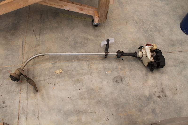 lot 815 image: Ryobi Gas Powered Weed Whip
