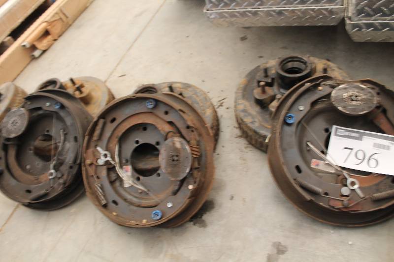 lot 796 image: 8-Lug Drum Brake Assembly Parts