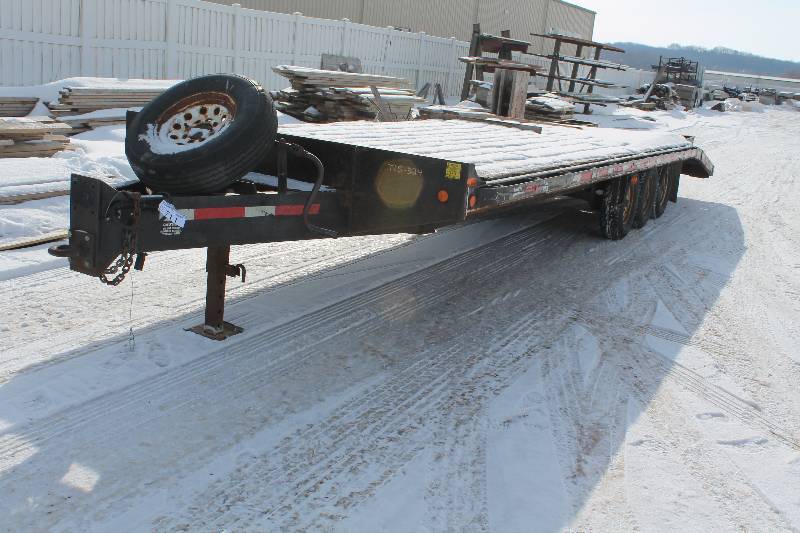 lot 711 image: 2008 Felling Trailer 8x30ft. Tri-Axle w Ramps, Spare