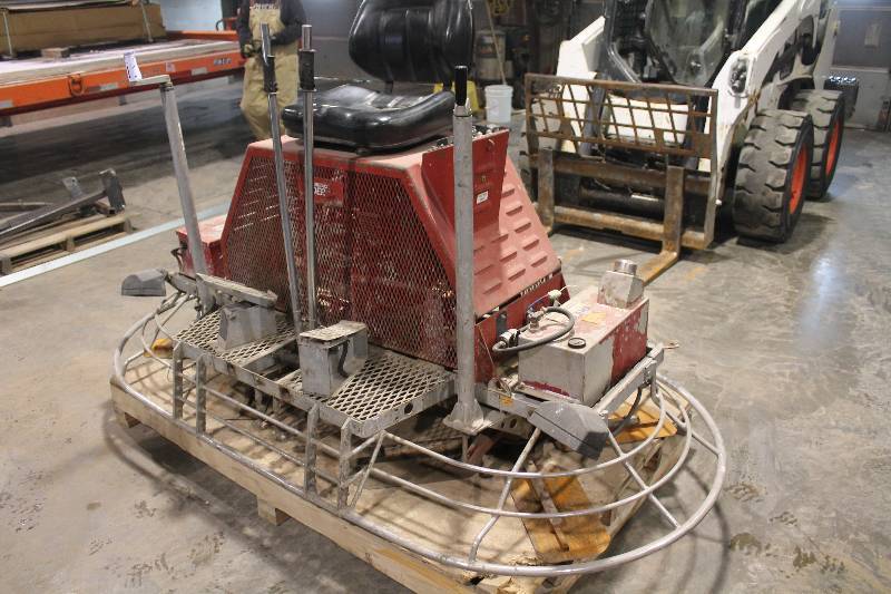 lot 712 image: Allen Engineering Professional Series Pro1050 Razorback Rider Trowel w Kawasaki FD620D 20.0 Engine