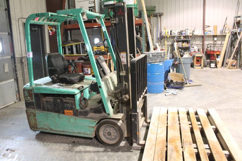 lot 710 image: Mitsubishi 36V Fork Lift