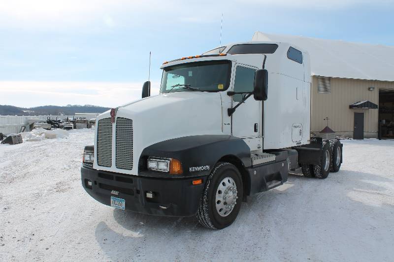 lot 709 image: 2005 Kenworth Conventional Aero Cab Tractor